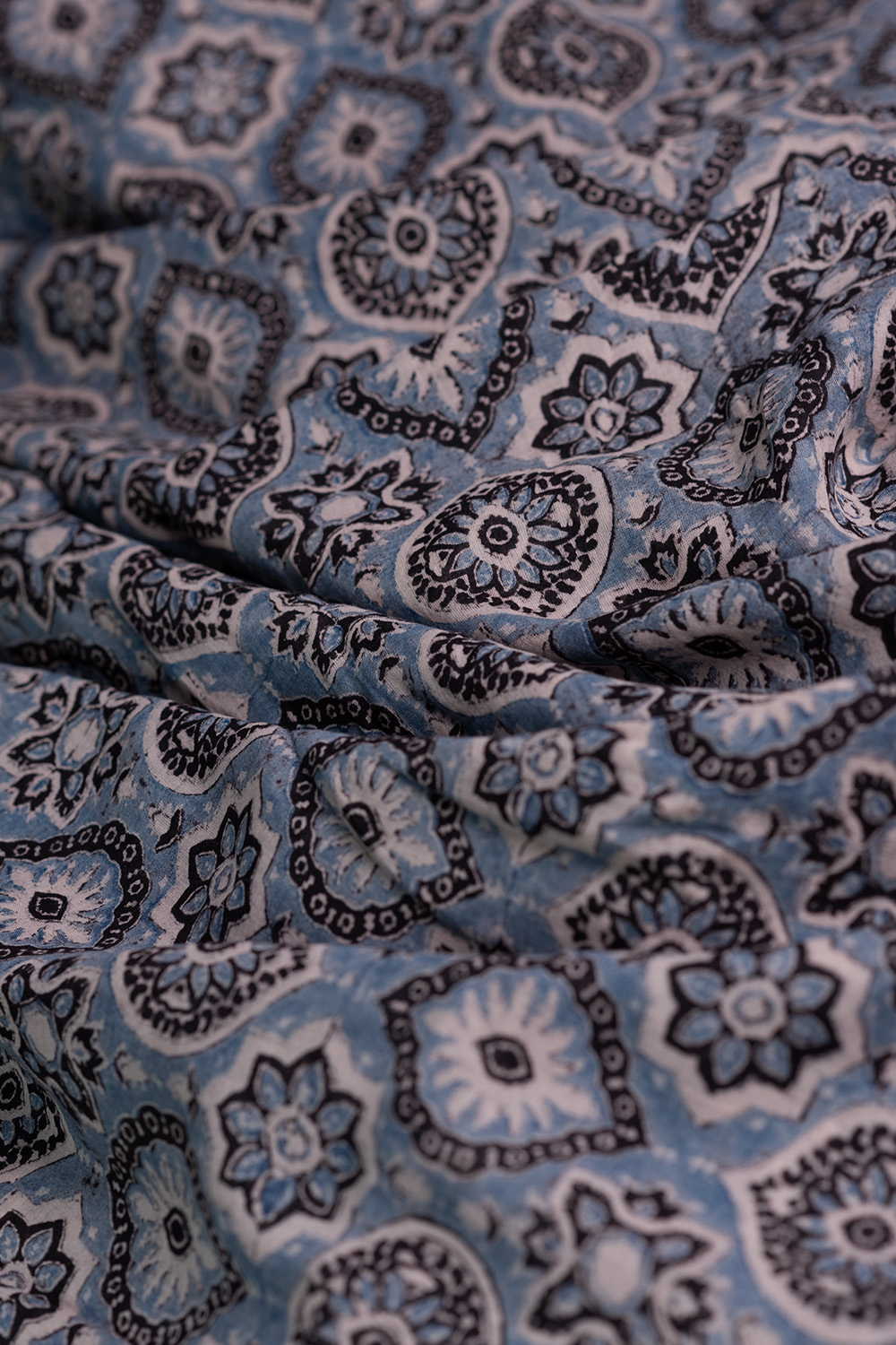 Motifs Pattern Ajrak Mul Cotton Fabric - 1m - Image 3