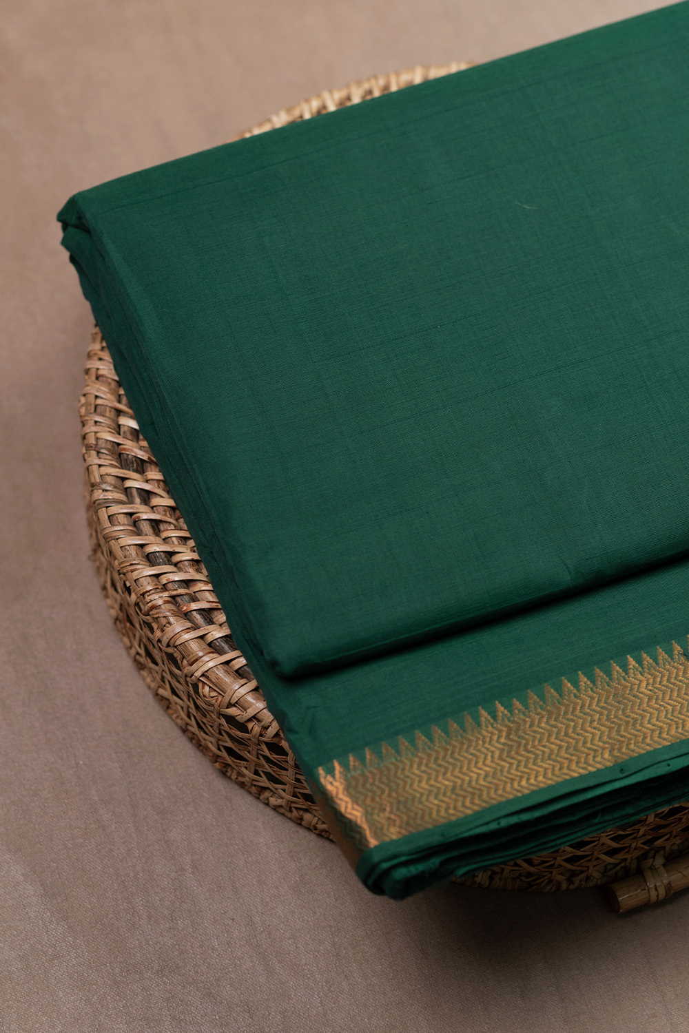 Leaf Green Mangalagiri Border Cotton Fabric - 0.85m