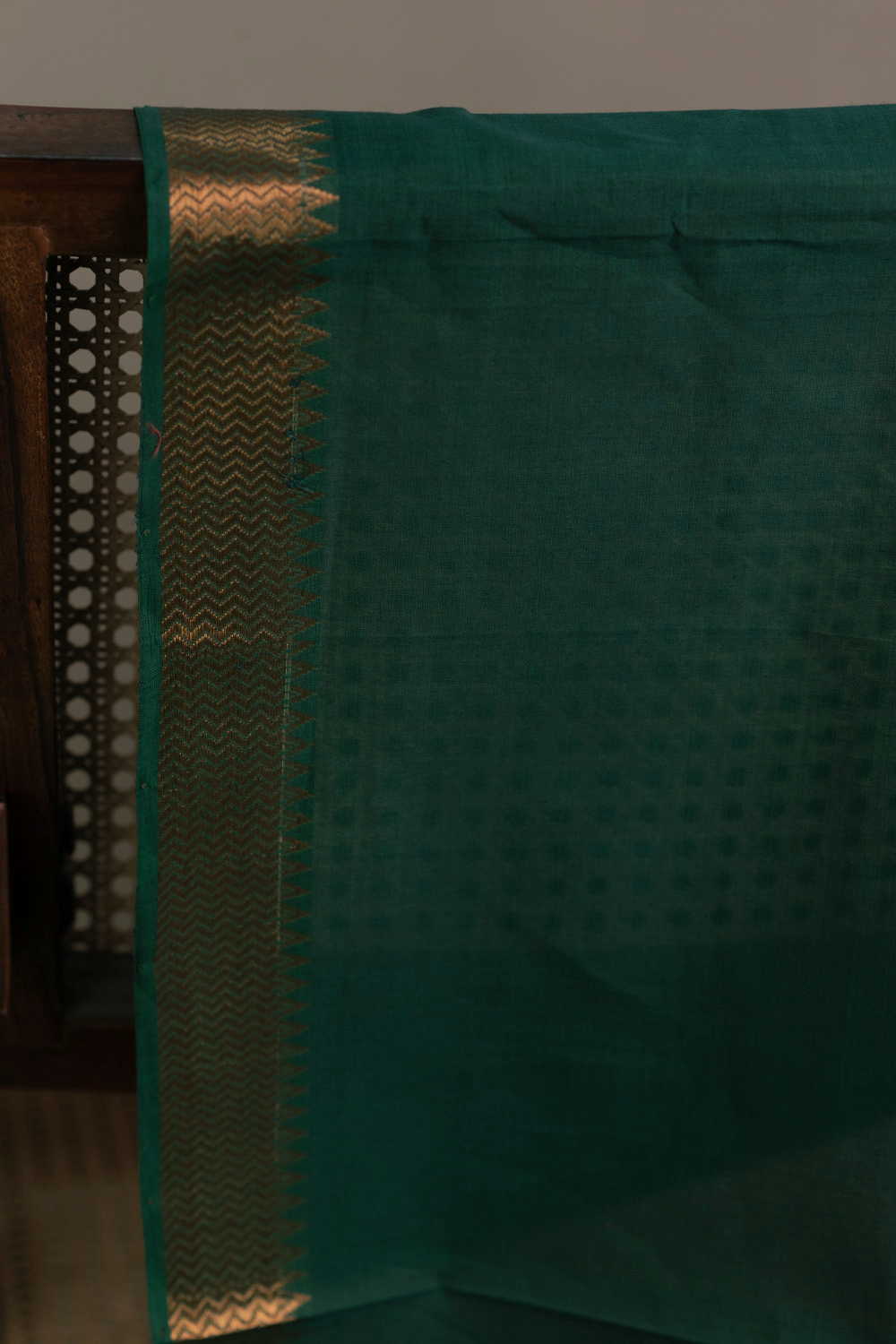 Leaf Green Mangalagiri Border Cotton Fabric - 0.85m - Image 2