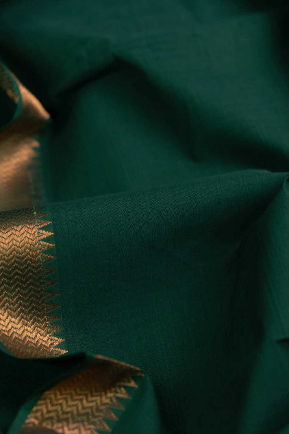 Leaf Green Mangalagiri Border Cotton Fabric - 0.85m - Image 3