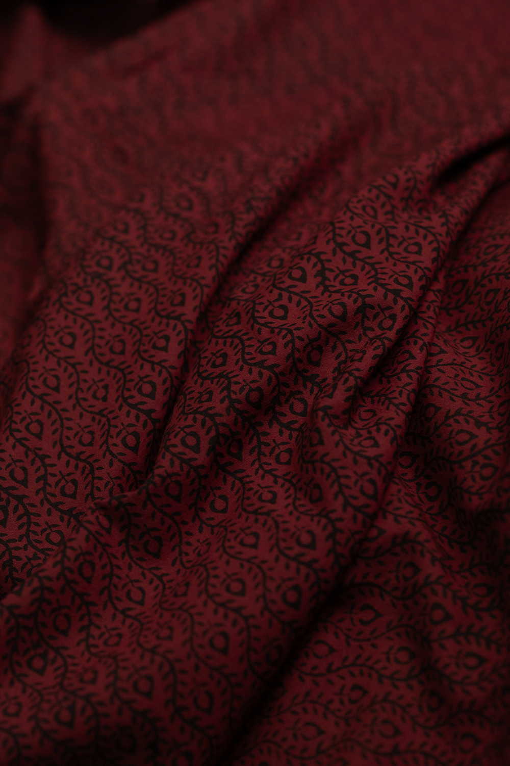 Linear Design on Maroon Bagh Cotton Fabric - 1m - Image 3